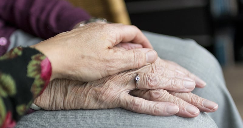 Prévention bucco-dentaire chez les séniors : nos conseils pour un sourire éclatant