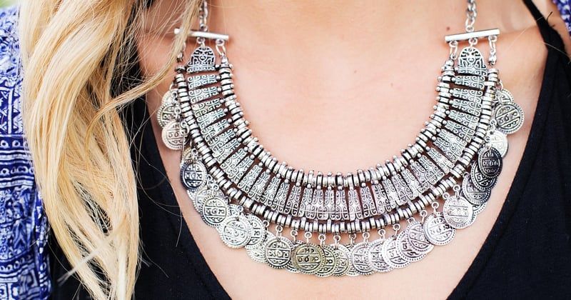 Les femmes se ruent sur les bijoux durables : le luxe change de visage